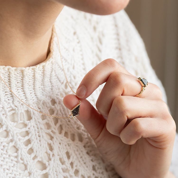 Náhrdelník s dendritickým krištáľom a diamantmi Luca 135643