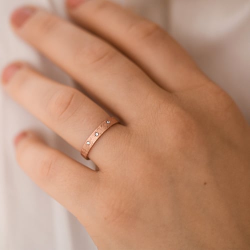 Netradičné zlaté svadobné obrúčky s diamantmi Gera