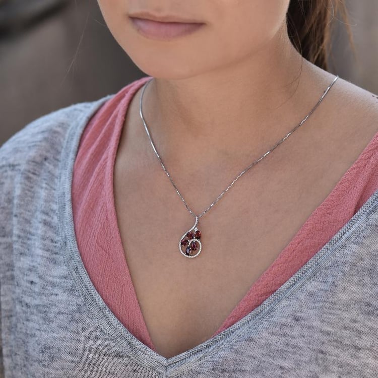 Náhrdelník s granátmi 33752