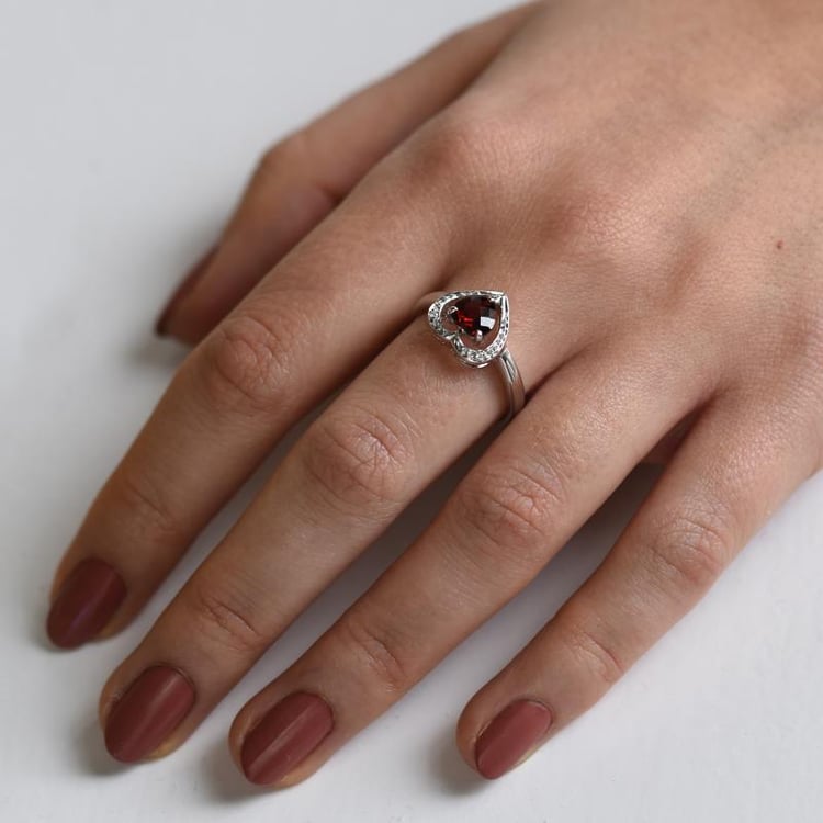 Granátové srdce v zlatom prsteni s diamantmi 51368