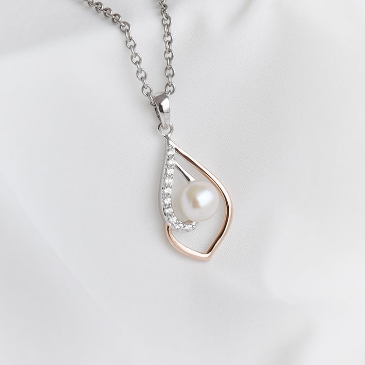 Prívesok s perlou a zirkónmi 90805