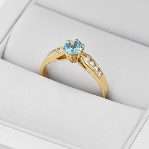 Zásnubný prsteň s topásom a diamantmi Cletia