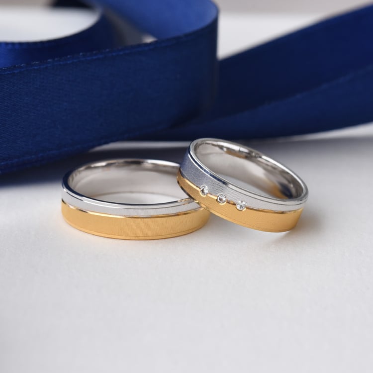 Snubné prstene zo zlata s tremi diamantmi 75979