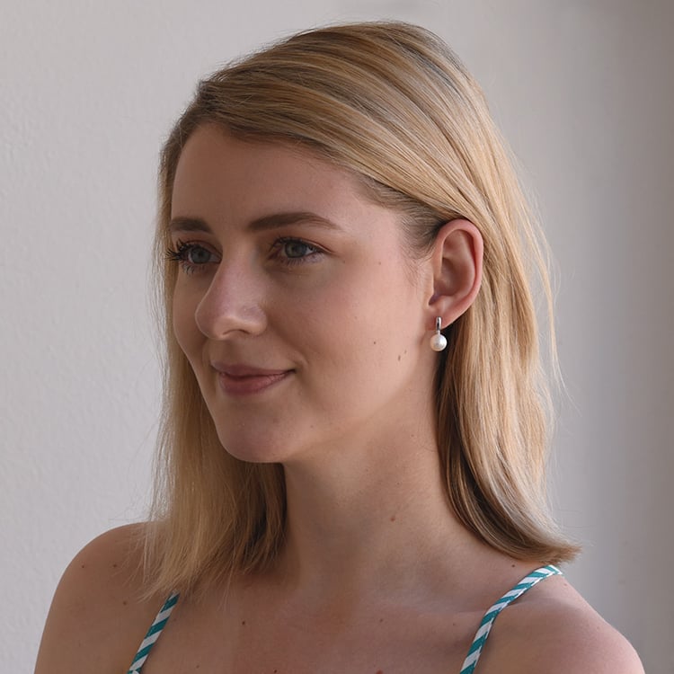 Náušnice s bielymi perlami 65625