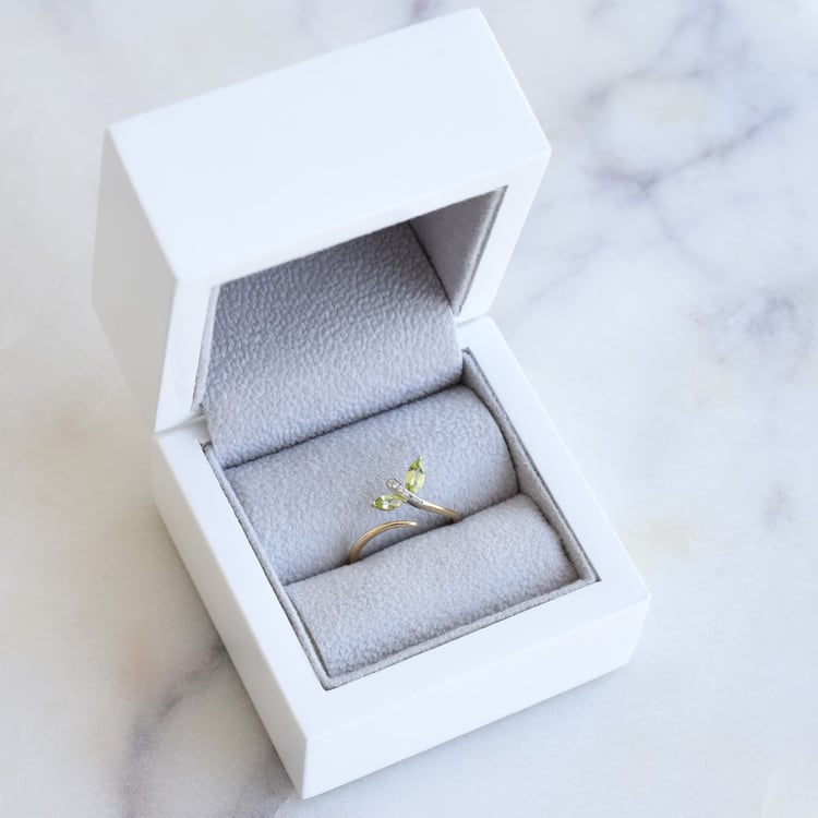 Jemný prsteň so zelenými ametystmi 86781