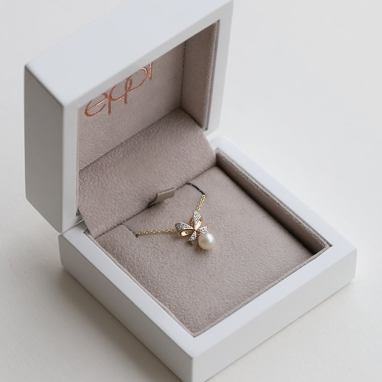 Perlový prívesok so zlatou mašľou 151801