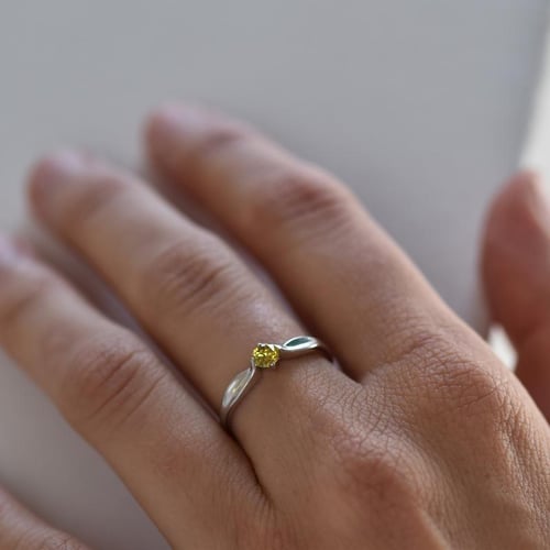 Zásnubný prsteň so žltým diamantom Nescha