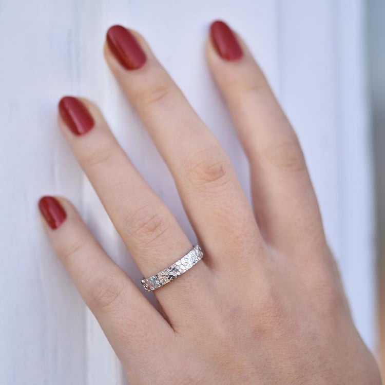 Reliéfne zlaté svadobné prstene 37738