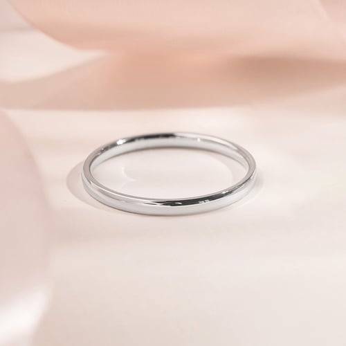 Pologuľaté svadobné prstene z platiny Ebie