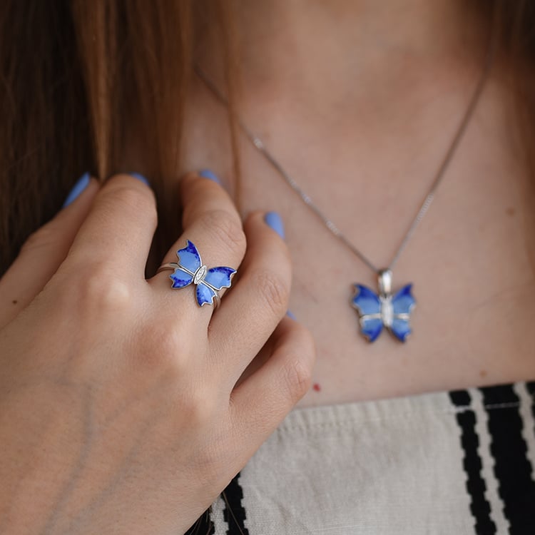 Strieborný prsteň s enamelovým motýľom 64092