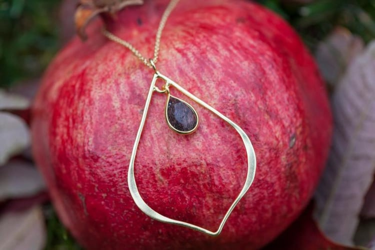 Strieborný pozlátený náhrdelník s rutilovým quartzom Charoe 7367