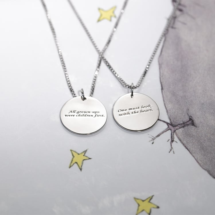 Strieborný prívesok Malý princ s ružou a gravírom 122619