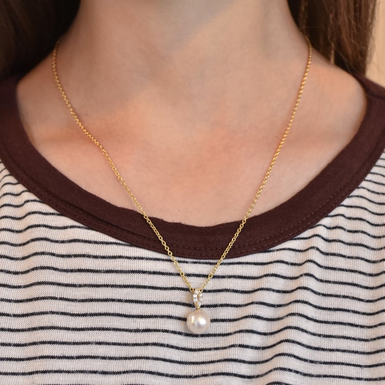 Zlatý perlový prívesok so zirkónmi Zana 104861