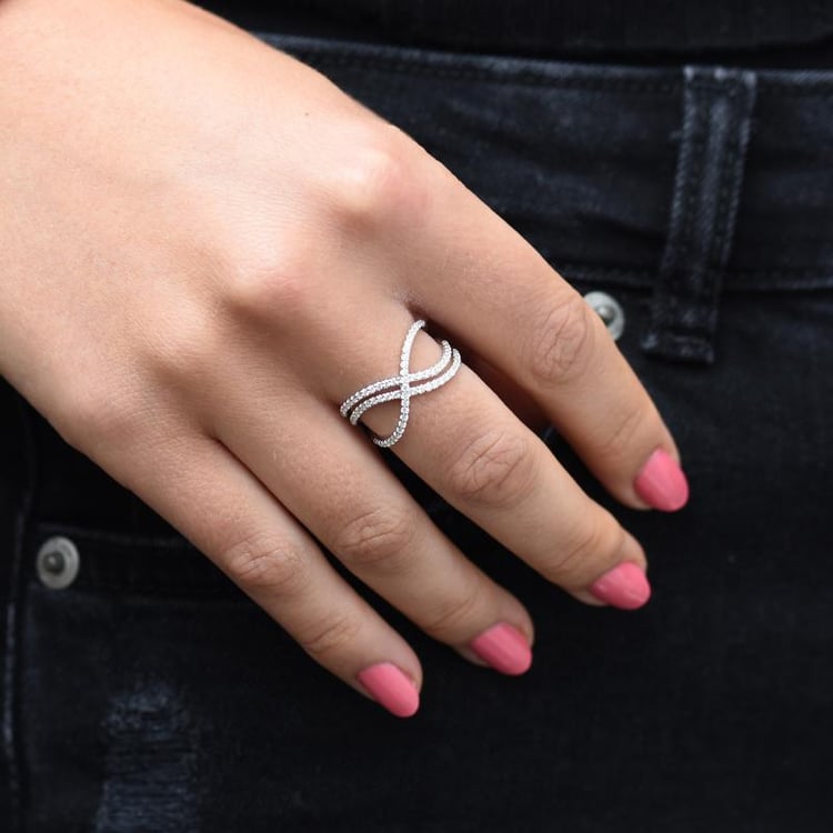 Dvojitý diamantový eternity prsteň z bieleho zlata 48034