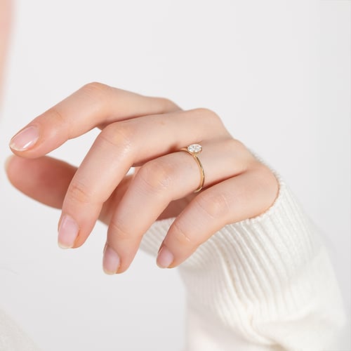 Zásnubný prsteň s 0.53ct IGI certifikovaným oval diamantom Frost