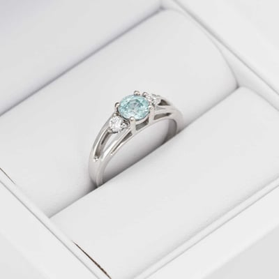 Prsteň s modrym zirkonom