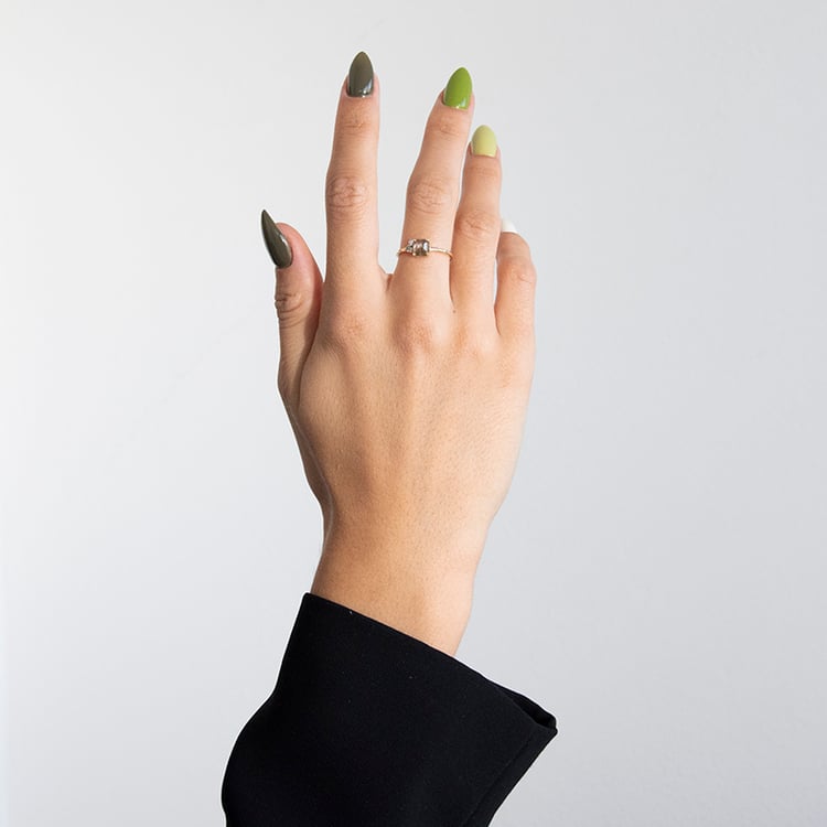 Prsteň so salt and pepper diamantom a lab-grown diamantmi Kristie 109892