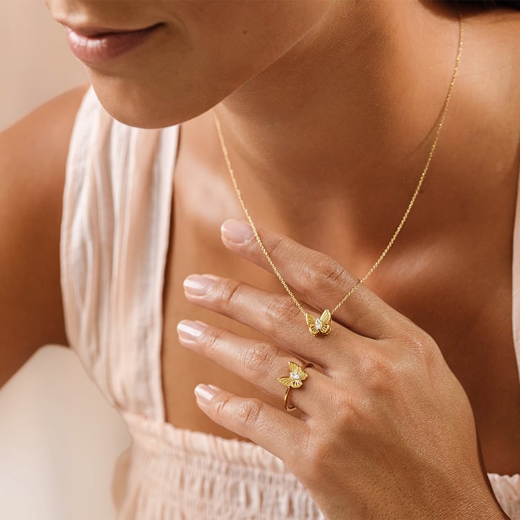 Zlatý prívesok s lab-grown diamantom v tvare motýľa Larisa 161475