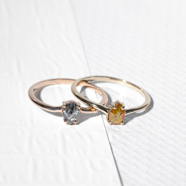 Zásnubný prsteň s pear salt and pepper diamantom Karida 125631