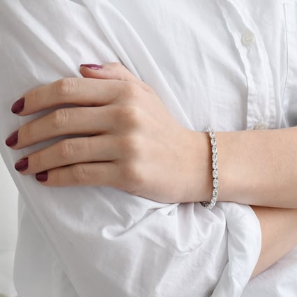 Strieborný náramok s oválnymi zirkónmi Avery