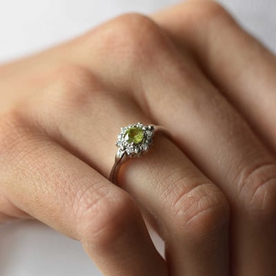 Zásnubný prsteň s olivínom