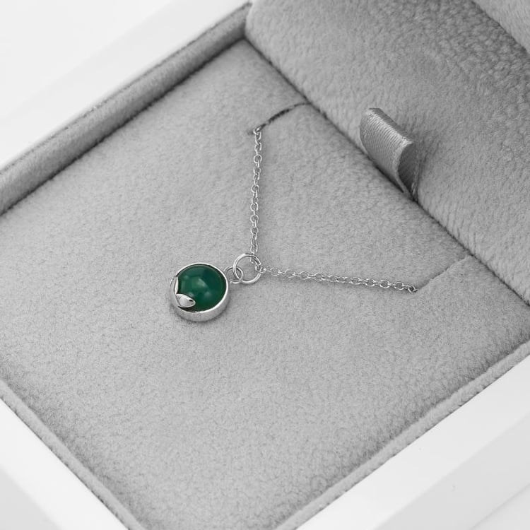 Náhrdelník s cabochon ónyxom zo zlata 50940