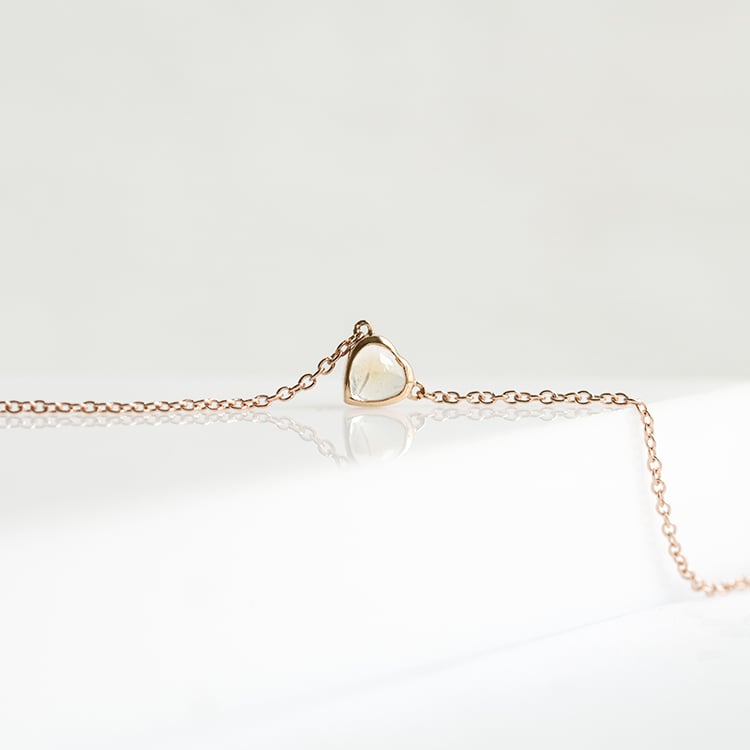 Náhrdelník s mesačným kameňom v tvare srdiečka Davila 145407