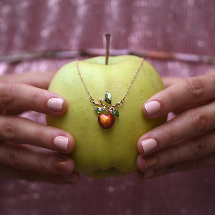 Zlatý diamantový náhrdelník s enamelom a diamantmi 46679