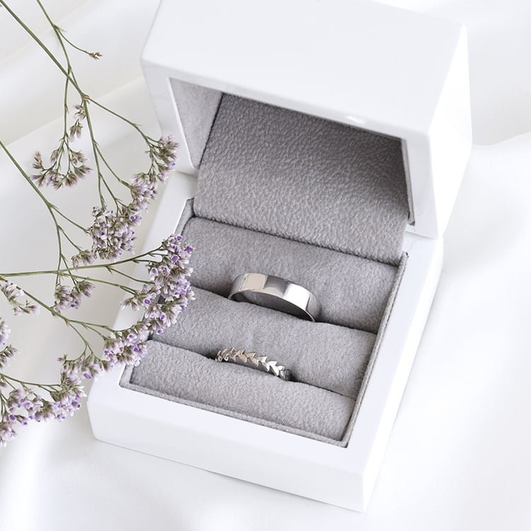 Zlatý dámský prsteň v tvare lístečkov a pánský komfortný prsteň 79796