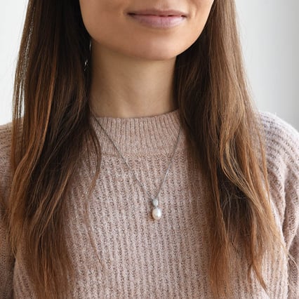 Strieborný prívesok s perlou a zirkónmi Lucille