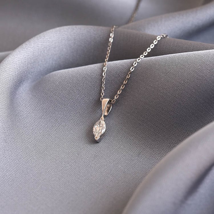 Zlatý náhrdelník s GIA certifikovaným marquise diamantom 78308