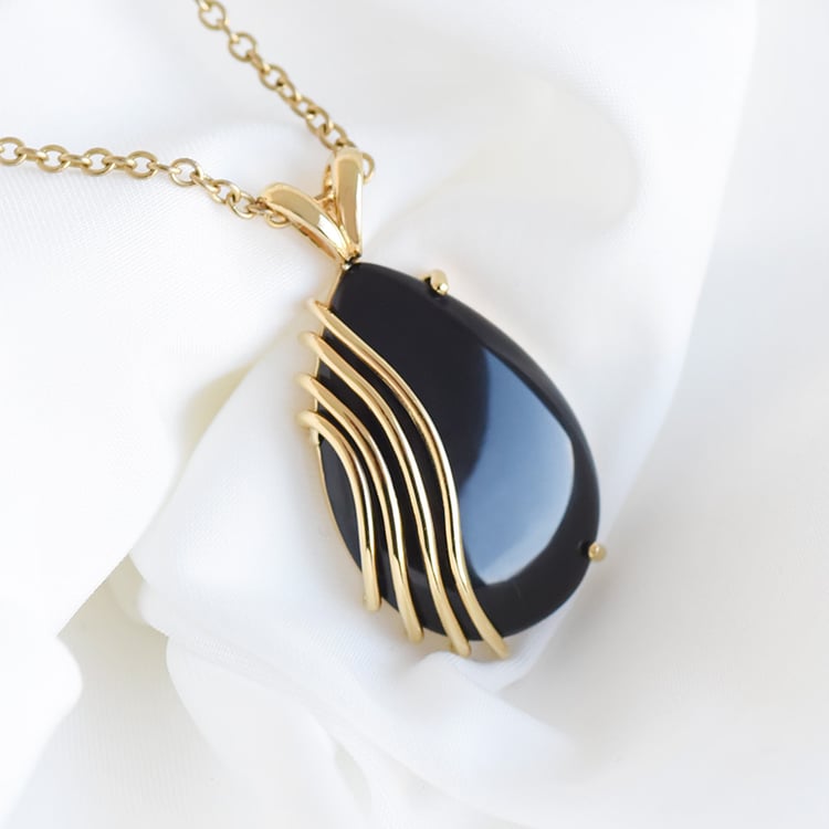 Pozlátený prívesok s onyxom 90913