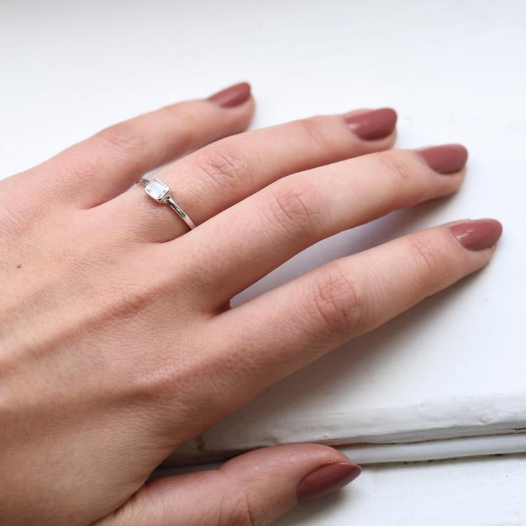 Zlatý zásnubný prsteň s certifikovaným diamantom 51422