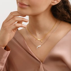 Náhrdelník s fľašou a pohárom vína Uva