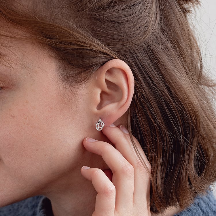 Decentné zlaté náušnice s iskrivými diamantmi Shema 132771