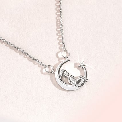 Strieborný náhrdelník v tvare mesiaca s diamantom Malý princ