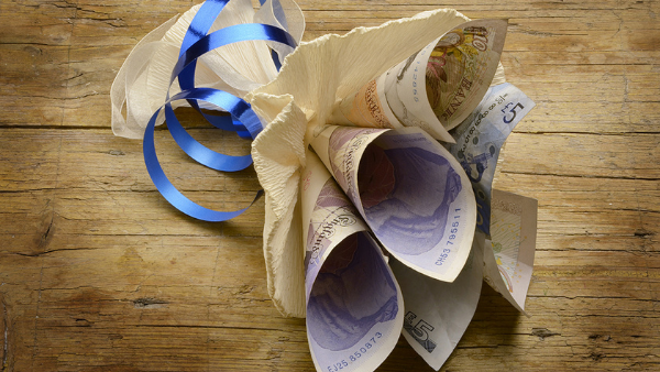 Peniaze ako svadobný dar: darujte ich originálne!
