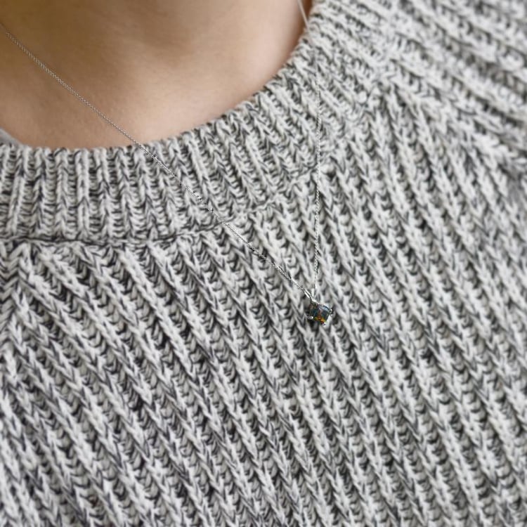 Náhrdelník s čiernym opálom 38556