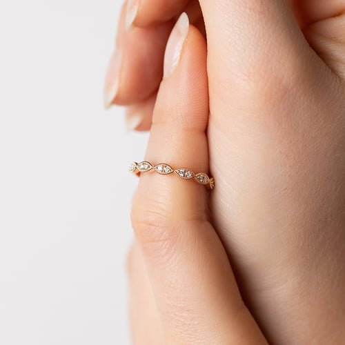 Nežný diamantový eternity prsteň zo zlata Jelani