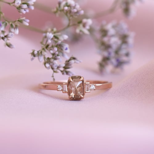 Prsteň so salt and pepper diamantom a postranními diamantmi Neo