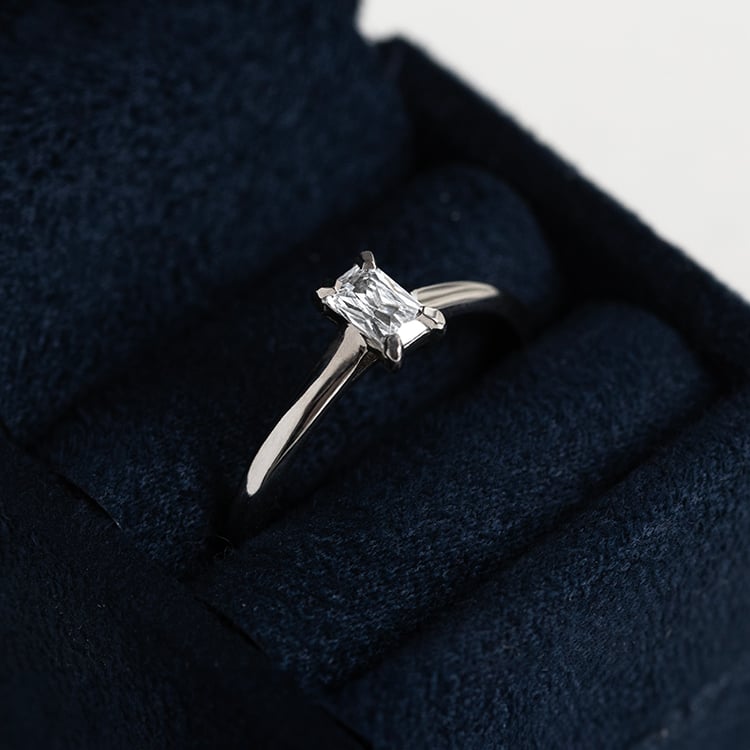 Zásnubný prsteň s emerald lab-grown diamantom Berlana 144566