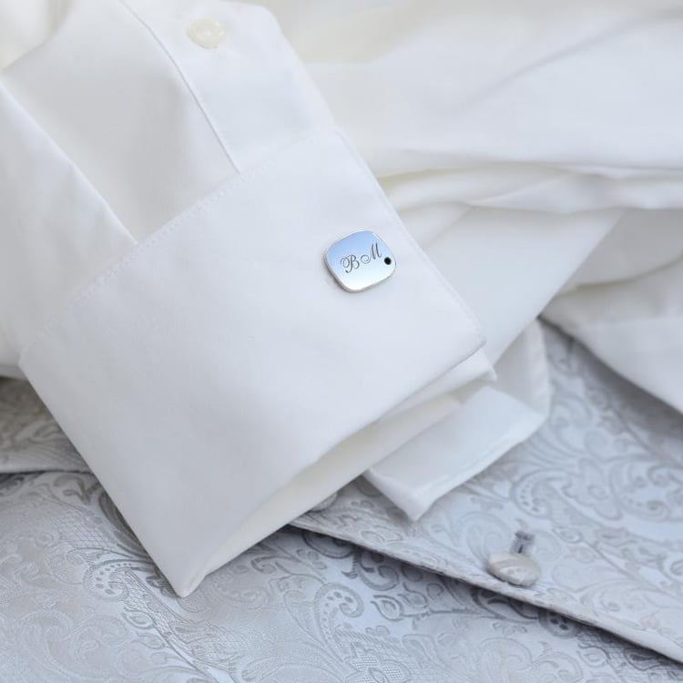 Zlaté manžetové gombíky s gravírom a diamantmi Izar 26670