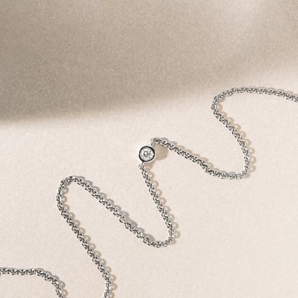 Strieborný minimalistický náramok na nohu s lab-grown diamantom Lees