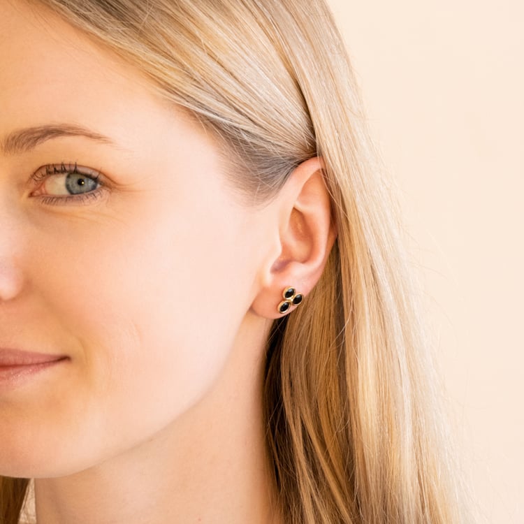 Strieborné napichovacie náušnice s čiernými ónyxmi Edna 102348