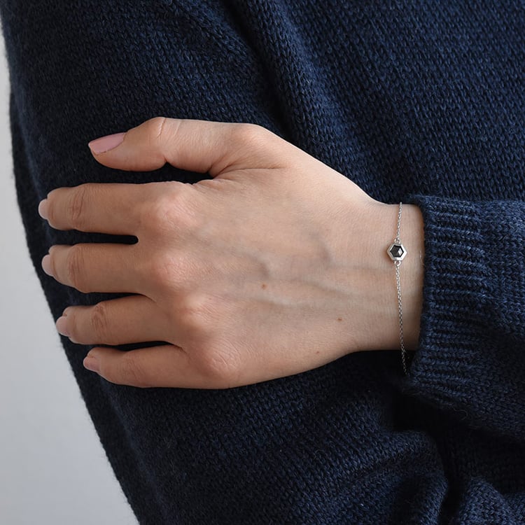 Zlatý náramok s hexagon diamantom 74604