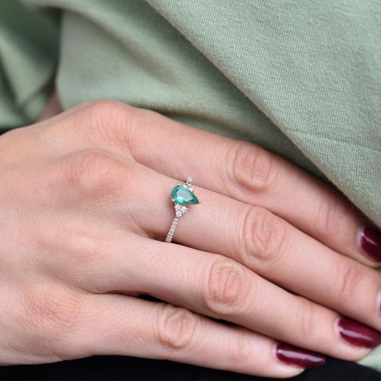 Zlatý prsteň so smaragdom 12666