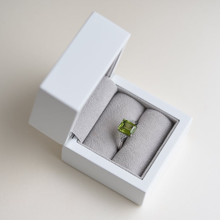 Prsteň s olivínom a diamantmi 64377