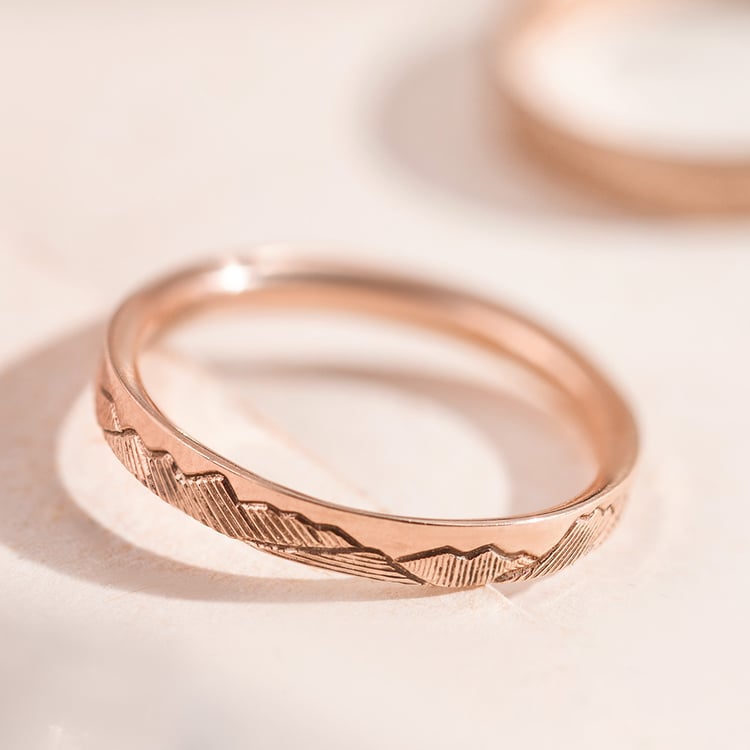 Svadobné obrúčky s ručnou rytinou hôr Jannick 157190