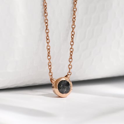 Minimalistický náhrdelník so salt and pepper diamantom Vieny