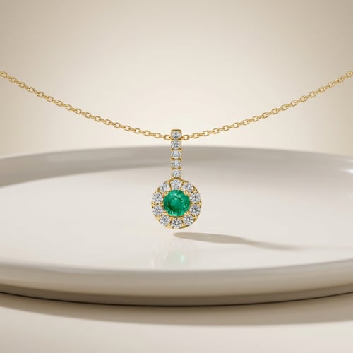 Elegantný strieborný prívesok so smaragdom a lab-grown diamantmi Dakota